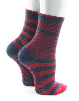Children's socks with vertical red and burgundy stripes