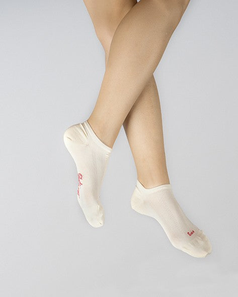 Women's plain ivory silk socks