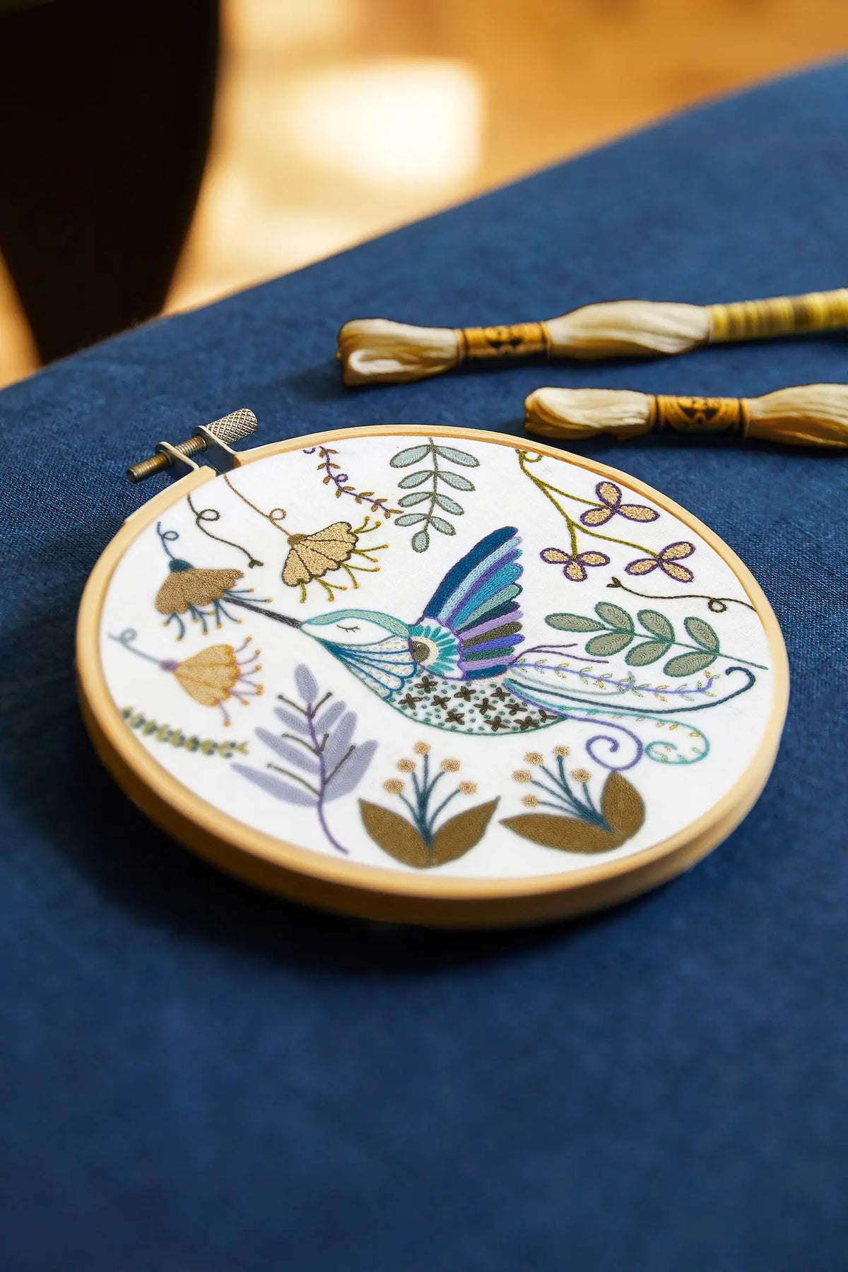 Kit de broderie Colibri par Un chat dans l'aiguille, niveau avancé DMC