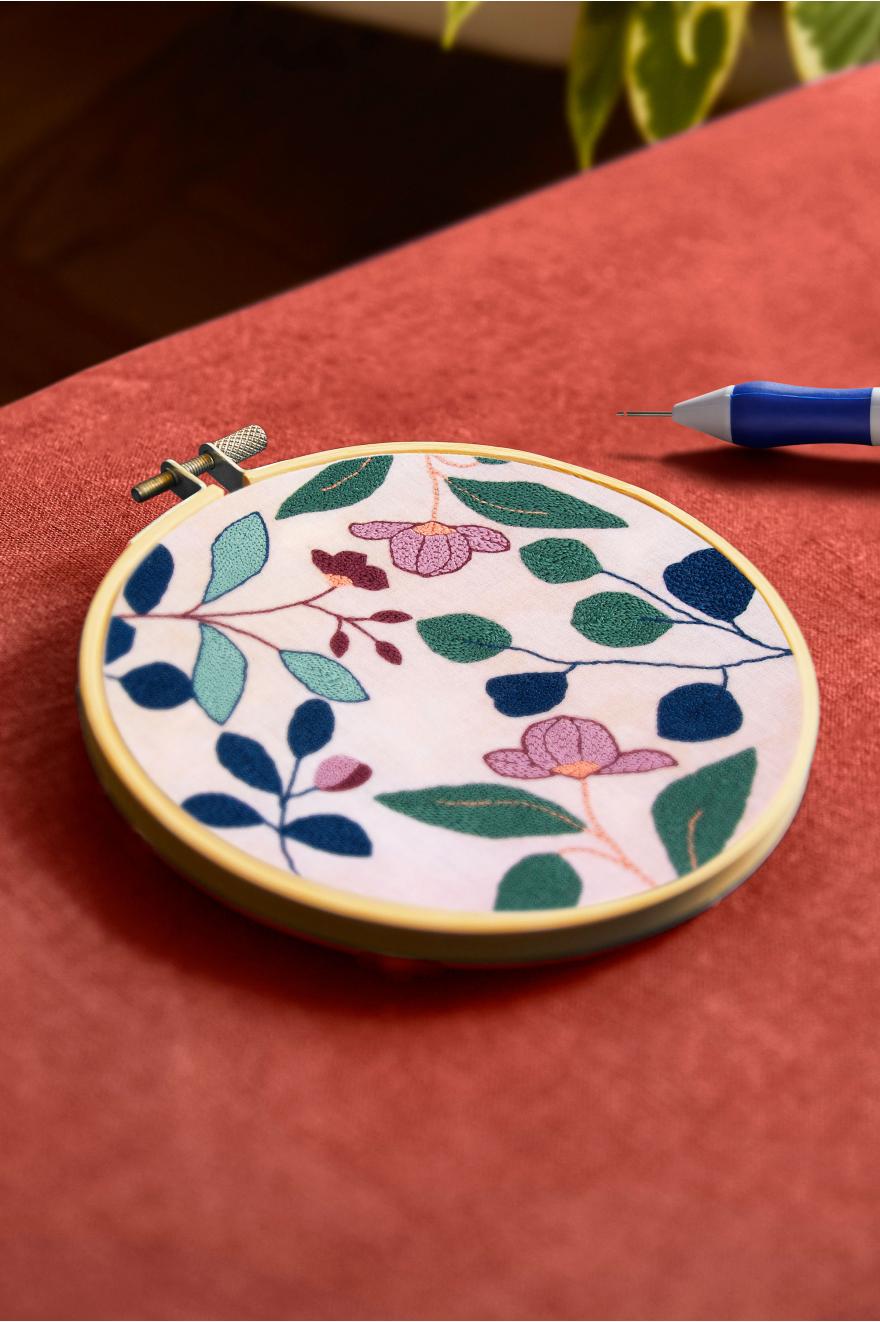 Kit Punch needle Fleurs tropicales de Nathalie Weinzaepflen DMC